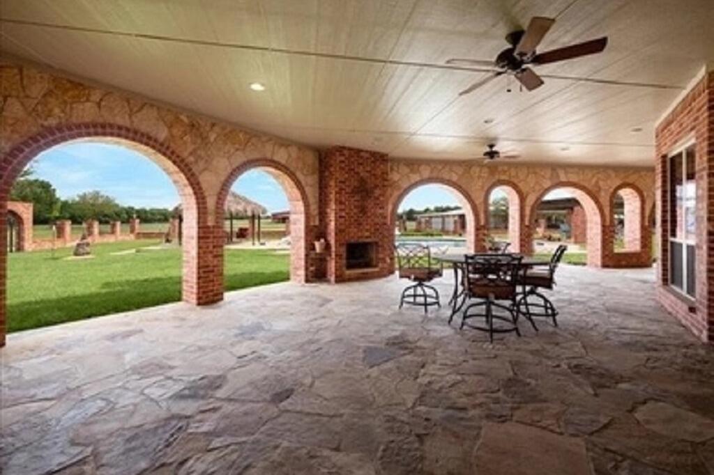 covered backyard patio