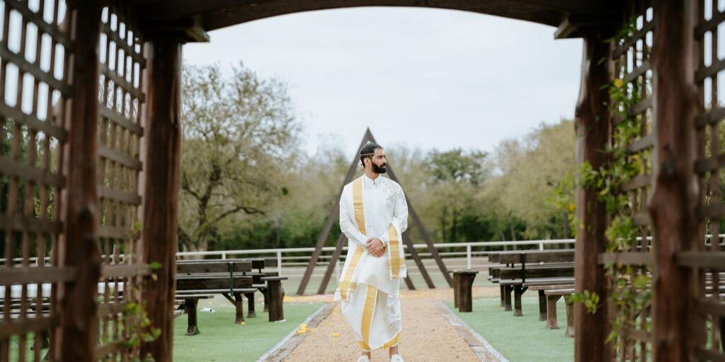 groom photoshoot