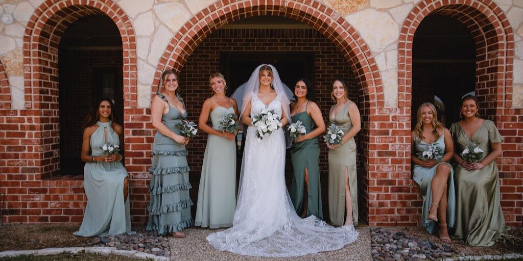 Bridal party hangout at dream ranch event venue located in east dallas area