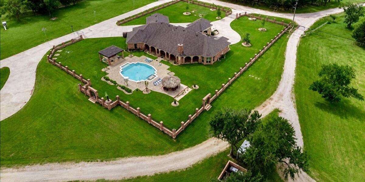 Eco-Friendly Wedding Ideas for a Sustainable 36-Acre Wedding